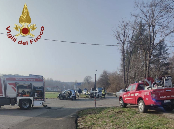 Incidente sulla SS 32 a Castelletto sopra Ticino: intervento dei Vigili del Fuoco Incidente sulla SS 32 a Castelletto sopra Ticino: intervento dei Vigili del Fuoco