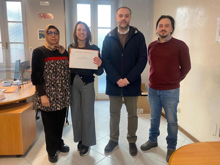 A Trecate apre lo sportello immigrati: un nuovo servizio per l’integrazione A Trecate apre lo sportello immigrati: un nuovo servizio per l’integrazione