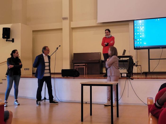 Due giorni di lezione su raccolta differenziata e riciclo per gli alunni delle classi prime della scuola “Cassano”