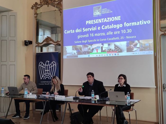 Cst, presentati la carta servizi e il catalogo formativo Cst, presentati la carta servizi e il catalogo formativo