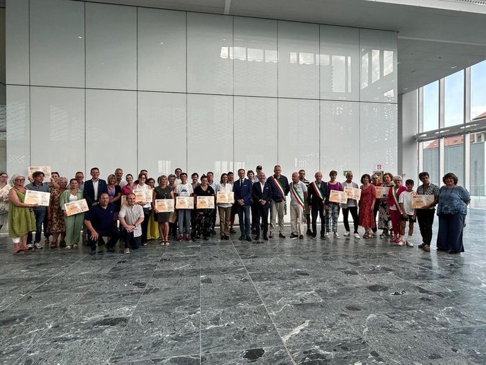 In Piemonte nascono 107 botteghe dei servizi, i negozi diventano un presidio a 360° sul territorio: “Teniamo vivi i piccoli Comuni”. VIDEO