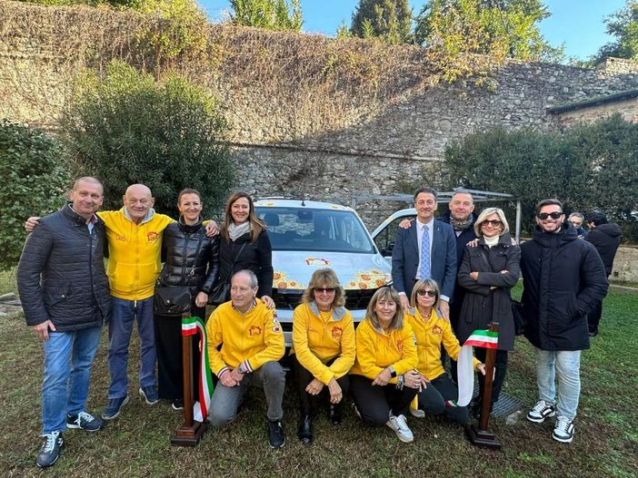 Arona, nuovo mezzo per il trasporto delle persone con disabilità grazie a Casa Alessia Onlus