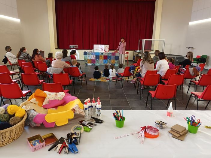 Borgo Ticino, lettura teatrale di "C'era due volte Alice Cascherina" in biblioteca Borgo Ticino, lettura teatrale di "C'era due volte Alice Cascherina" in biblioteca