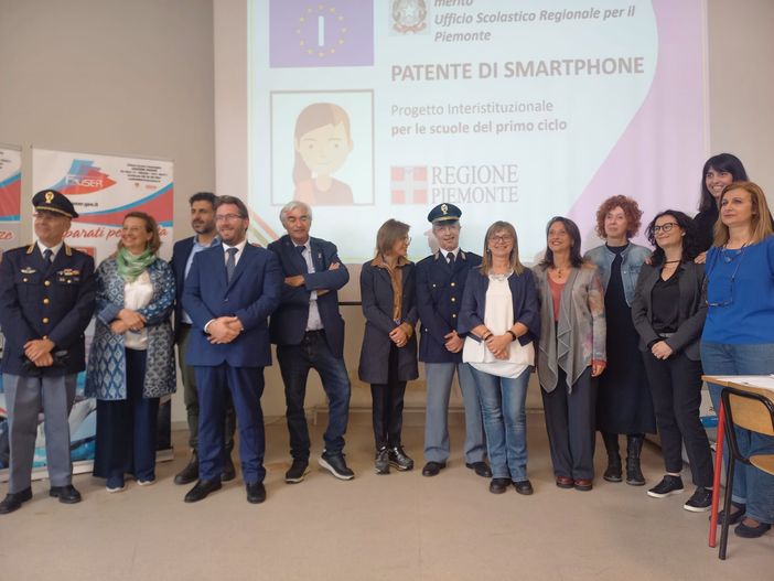 Educazione digitale per una generazione consapevole: responsabilizzare insegnanti, famiglie e studenti