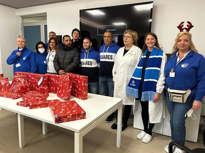 Il gesto di solidarietà dei tifosi del Novara Calcio: doni per i piccoli ricoverati in Pediatria