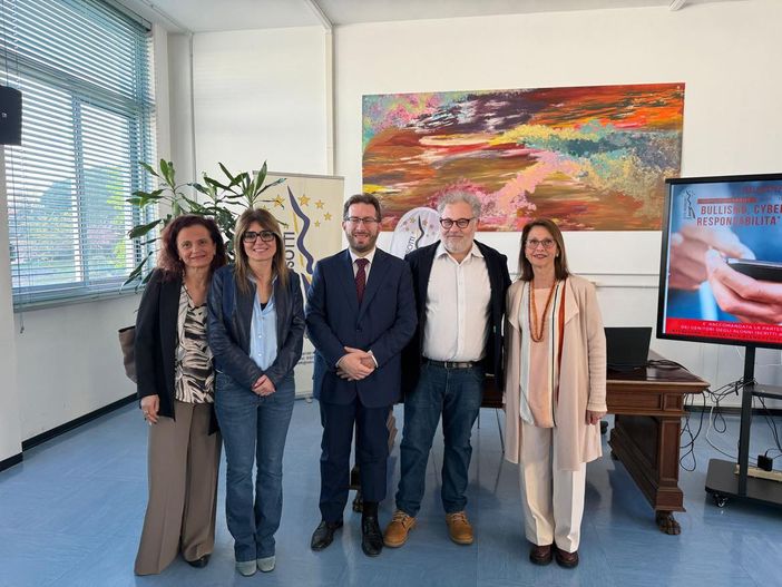 Bullismo e cyberbullismo, a Novara un incontro per scuole e famiglie: “Fondamentale fare rete”