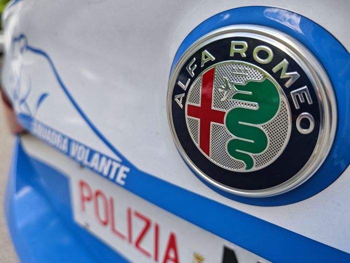 Svaligia il supermercato e aggredisce le commesse: arrestato Svaligia il supermercato e aggredisce le commesse: arrestato