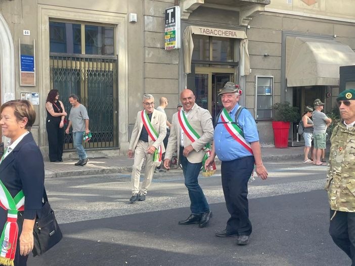 Borgomanero, il sindaco Bossi alla sfilata del XXVII Raduno del Primo Raggruppamento Alpino