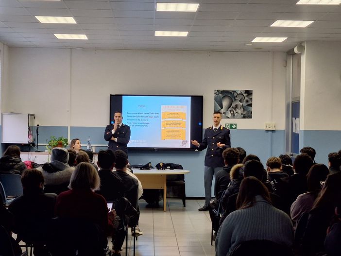 Safer Internet Day, studenti e Polizia insieme contro il cyberbullismo