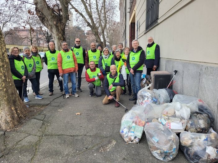 Novara Green: volontari in azione tra stazione e corso Manzoni