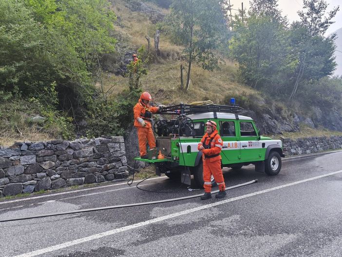 Incendio in Val Mastallone, in azione anche la squadra AIB di Gozzano