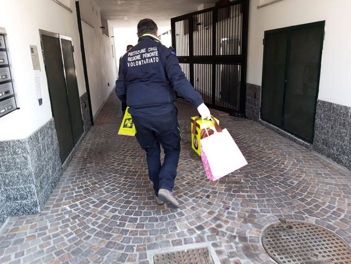 Uova e Colombe per gli ospiti delle RSA portate dai volontari della Protezione Civile