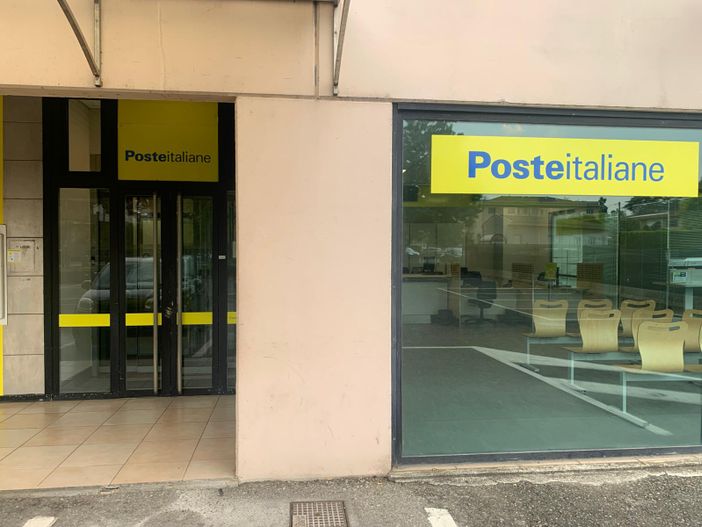 Castelletto Ticino, riapre l’ufficio postale in versione Polis: nuovi servizi e spazi rinnovati