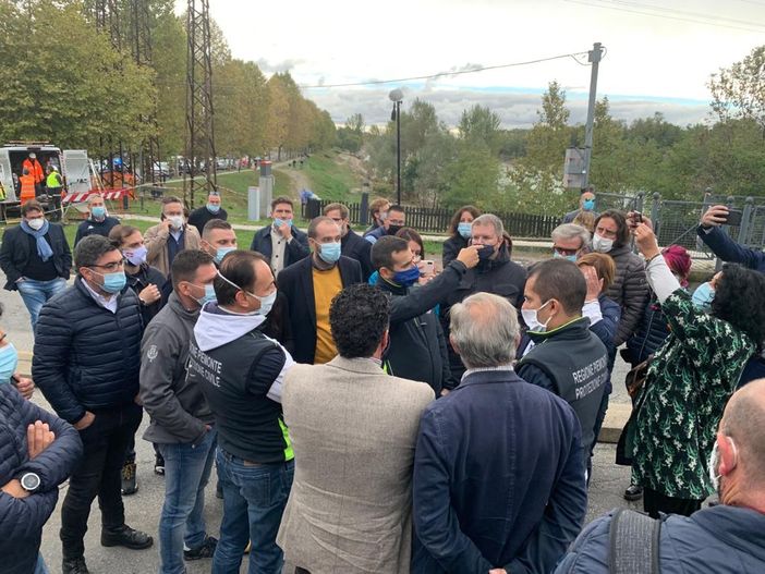 Maltempo, Cirio attacca il ministro Costa: "Colpe dei sindaci? Lasci Roma e venga qui a sporcarsi le mani"