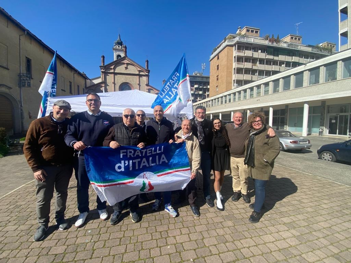 Fratelli d'Italia ha incontrato i cittadini del quartiere San Martino durante il tour nei quartieri di Novara Fratelli d'Italia ha incontrato i cittadini del quartiere San Martino durante il tour nei quartieri di Novara