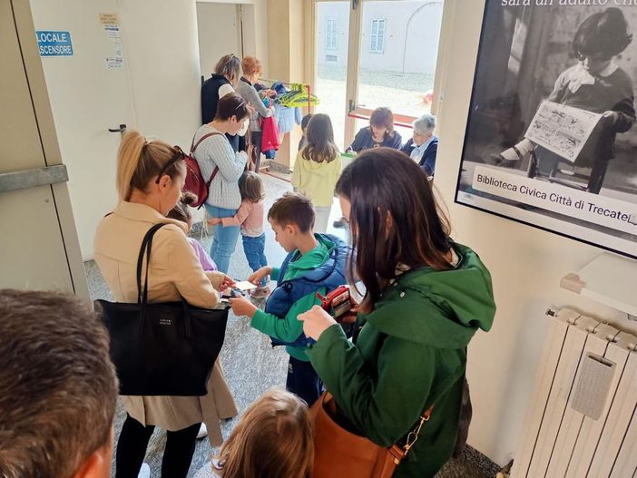 Tanti cuori e tanto amore: alla Biblioteca civica i bambini celebrano la Festa della mamma