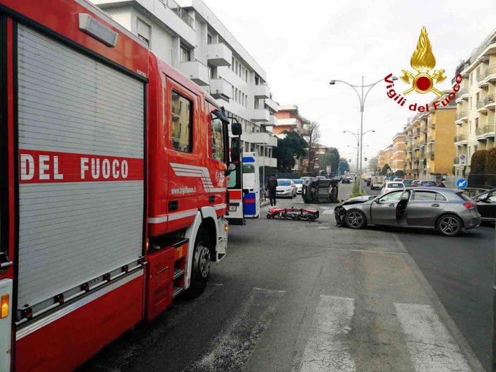 Incidente in via Galilei, fa discutere la sicurezza della strada