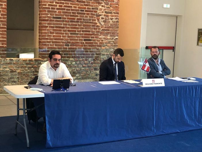 Parte da Novara il progetto regionale di raccolta differenziata degli oli esausti domestici Parte da Novara il progetto regionale di raccolta differenziata degli oli esausti domestici