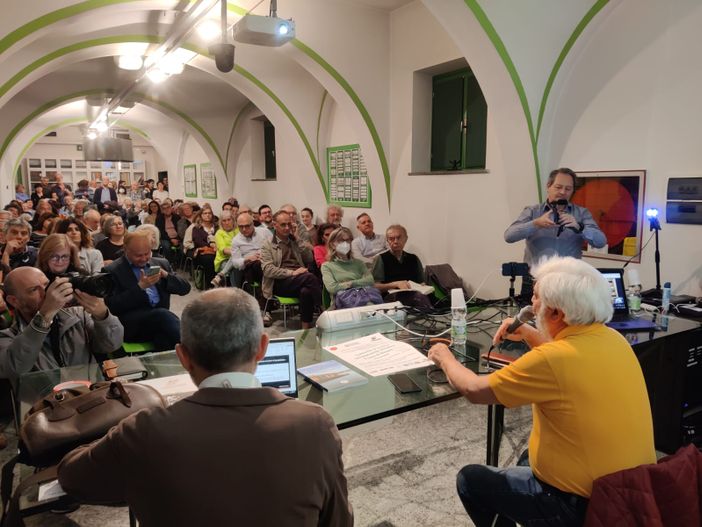 Tanta gente per Mercalli e Pileri: cresce il no al maxicentro logistico di Pernate Tanta gente per Mercalli e Pileri: cresce il no al maxicentro logistico di Pernate