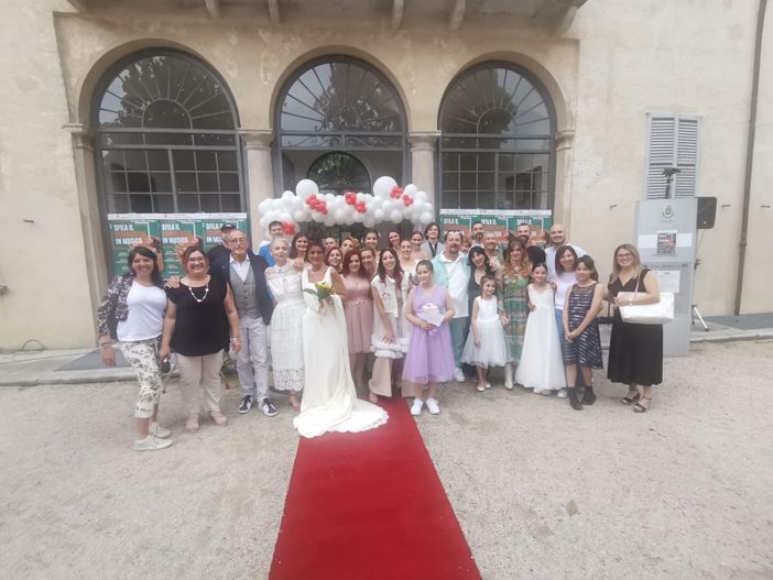 Trecate, ‍“sfila il commercio in musica”: ottima la prima