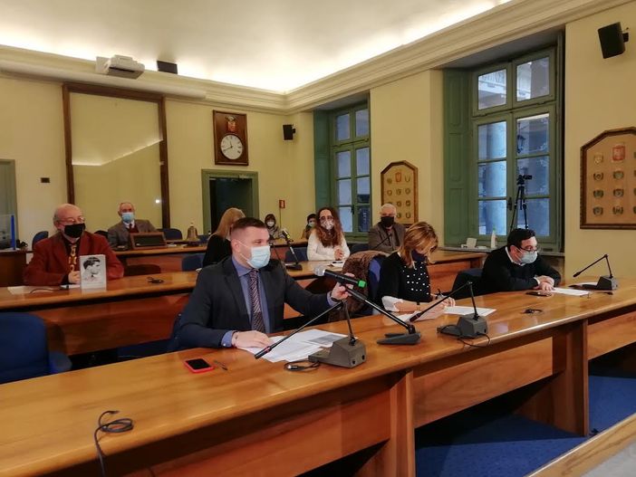 Teatro. nel centenario della nascita Novara ricorda il debutto di Strehler come regista