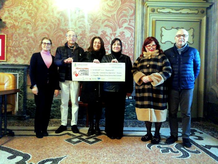 Trecate dona 2 mila euro al Centro antiviolenza Trecate dona 2 mila euro al Centro antiviolenza