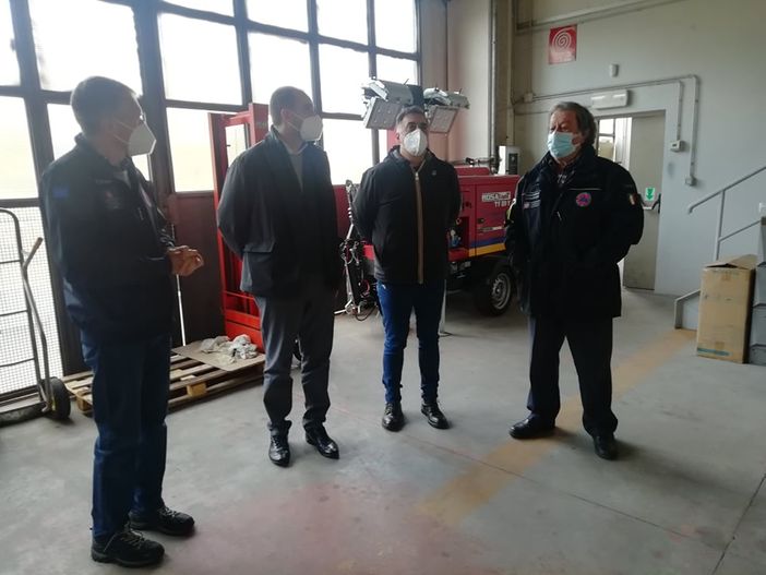 Binatti visita la sede del coordinamento di Protezione Civile a Gattico