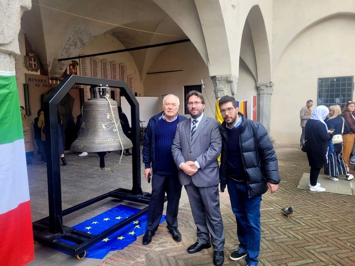 Benedetta la Campana della Pace al Broletto Benedetta la Campana della Pace al Broletto