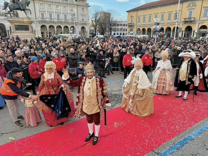 Il carnevale novarese si conclude con una spettacolare sfilata di maschere provenienti da tutta Italia. FOTO