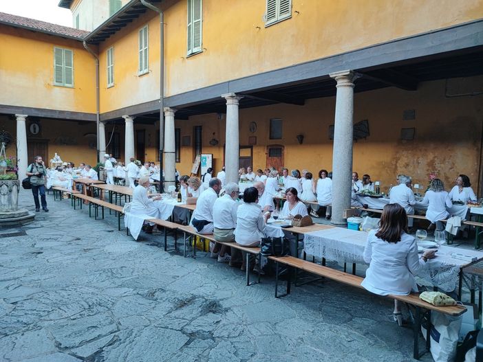 "Cena in Bianco" ritorna ad Arona: l'evento imperdibile è in programma il 18 giugno "Cena in Bianco" ritorna ad Arona: l'evento imperdibile è in programma il 18 giugno