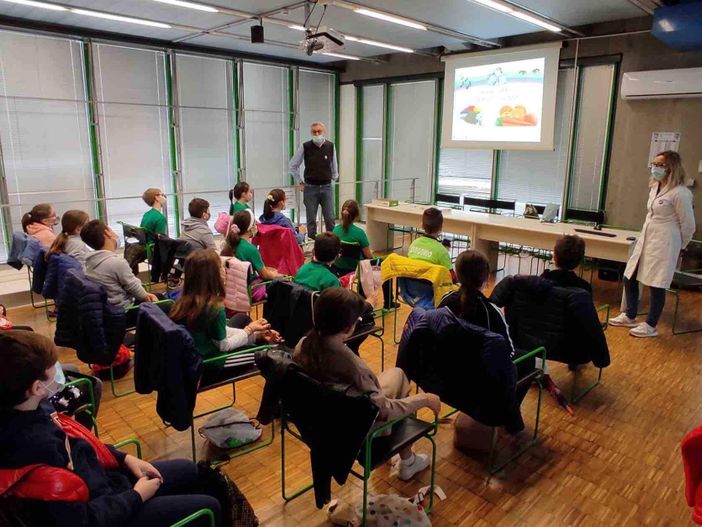 Un successo i laboratori di ChimicAmica nelle scuole primarie