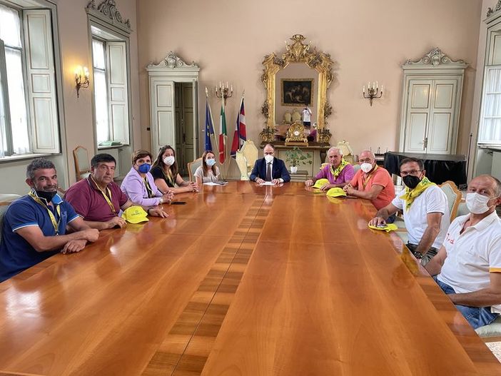 Vertice in Prefettura per esporre il dissenso sulla chiusura dell’irragazione di Consorzio Est Sesia Vertice in Prefettura per esporre il dissenso sulla chiusura dell’irragazione di Consorzio Est Sesia