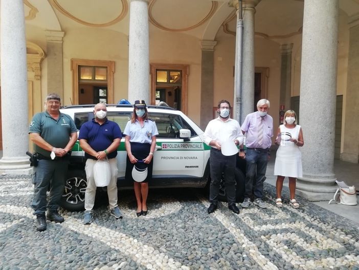 La Polizia Provinciale riceve le visiere protettive donate dall’Iti Omar