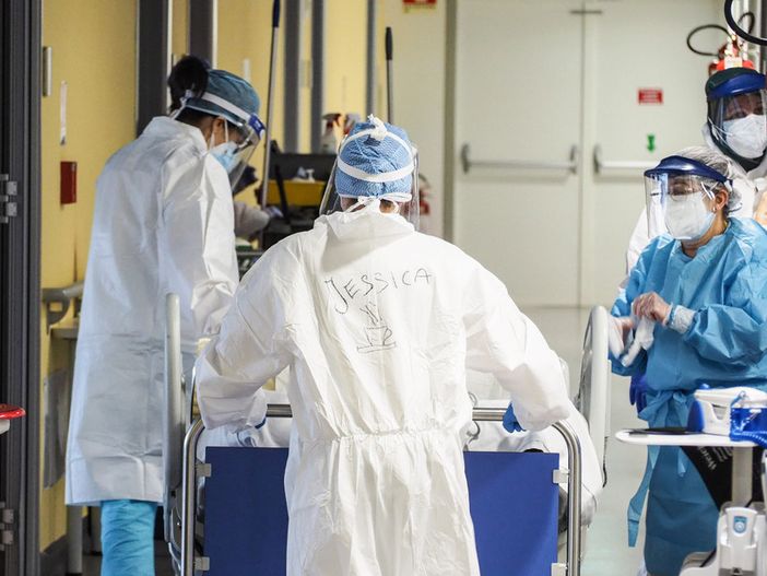 Piemonte, analisi dell'epidemia: segnali di rallentamento generale ma non tra gli over 65 la fascia più fragile Piemonte, analisi dell'epidemia: segnali di rallentamento generale ma non tra gli over 65 la fascia più fragile