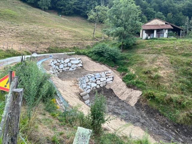 Armeno: terminati i lavori di ricostruzione lungo la strada malpensata Armeno: terminati i lavori di ricostruzione lungo la strada malpensata