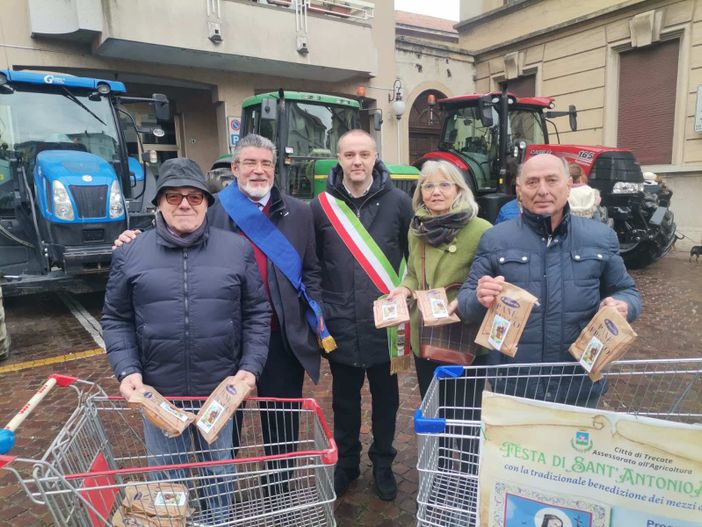Grande partecipazione alla celebrazione della ricorrenza di Sant’Antonio Abate a Trecate Grande partecipazione alla celebrazione della ricorrenza di Sant’Antonio Abate a Trecate