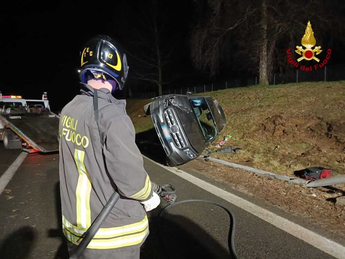 Incidente in tangenziale a Novara, coinvolte due macchine e un camion. FOTO Incidente in tangenziale a Novara, coinvolte due macchine e un camion. FOTO