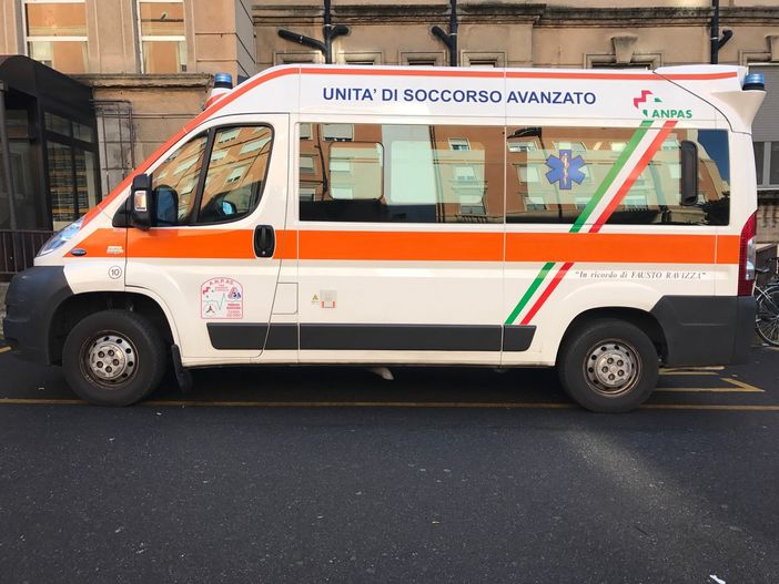 Novara, 19enne ruba un ambulanza che attendeva un paziente