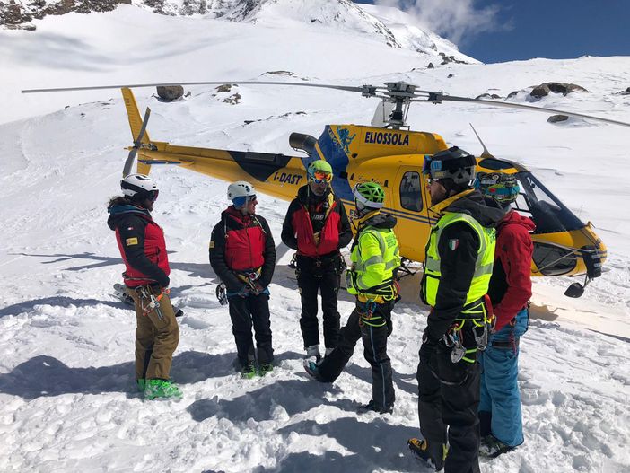 Cade in un crepaccio sul Monte Rosa, dodicenne trasportato al Regina Margherita dal Soccorso Alpino