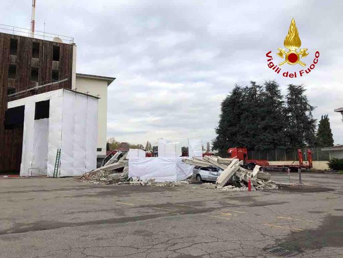 Domani sarà celebrata la tradizionale festa di Santa Barbara protettrice dei vigili del Fuoco. Domani sarà celebrata la tradizionale festa di Santa Barbara protettrice dei vigili del Fuoco.