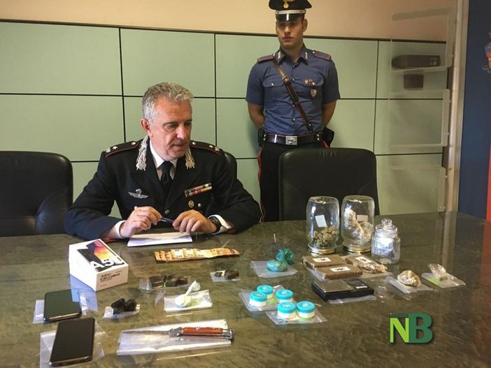 Notizie dal Piemonte. Arrestato giovane operaio biellese incensurato: spacciava sei tipi di droghe diverse FOTO Notizie dal Piemonte. Arrestato giovane operaio biellese incensurato: spacciava sei tipi di droghe diverse FOTO