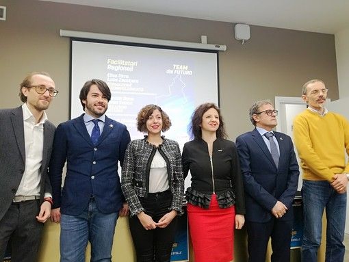 Cinque stelle, ecco i 6 Facilitatori per Torino e il Piemonte: "Siamo in un momento di riorganizzazione e nelle difficoltà il nostro ruolo è prezioso" Cinque stelle, ecco i 6 Facilitatori per Torino e il Piemonte: "Siamo in un momento di riorganizzazione e nelle difficoltà il nostro ruolo è prezioso"