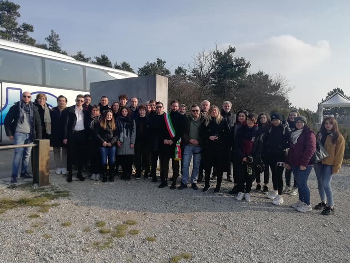 Viaggio a Basovizza e iniziative per il Giorno del Ricordo: così la Provincia ha coinvolto le sue scuole Viaggio a Basovizza e iniziative per il Giorno del Ricordo: così la Provincia ha coinvolto le sue scuole