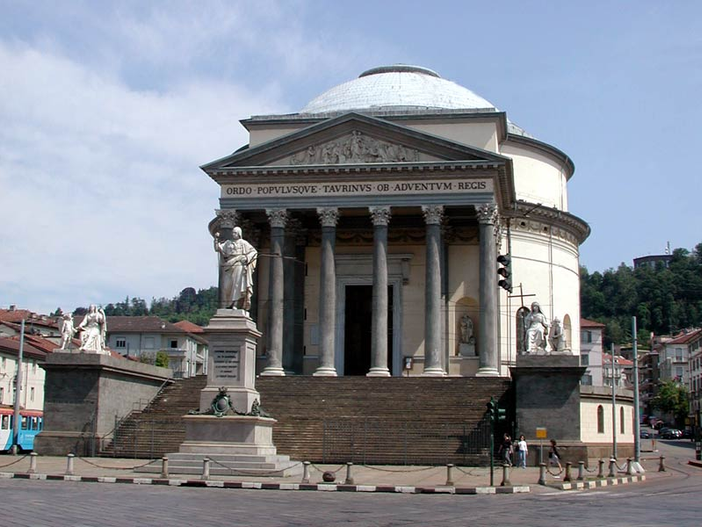 A Torino le reliquie di Bernadette Soubirous, la Santa di Lourdes: la Gran Madre apre le porte ai fedeli