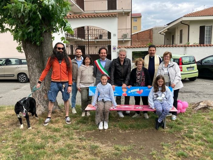 Inaugurata a Cameri una panchina per Claudia Carlesso
