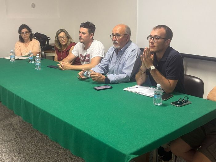 Incontro sulla sicurezza a Pettenasco, la rabbia dei cittadini: "Abbiamo paura, si intervenga subito"