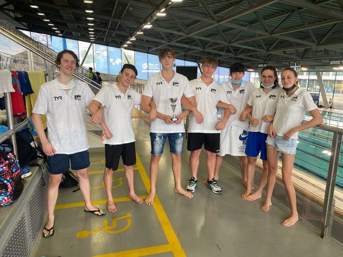 Libertas Nuoto si accapparra 11 ori regionali