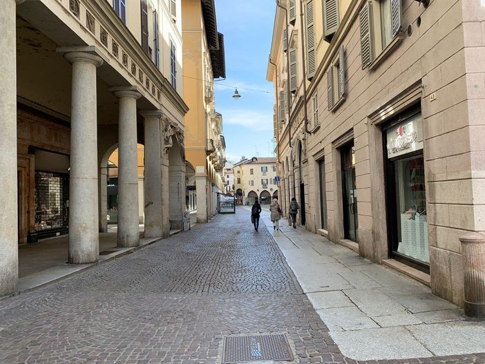 Novara, in centro &quot;sparite&quot; 144 attività commerciali in 10 anni