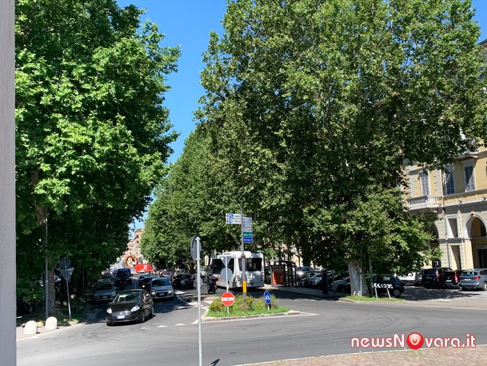 Alessandro Mantovani sabato presenterà “La metropoli raccontata dai poeti” Alessandro Mantovani sabato presenterà “La metropoli raccontata dai poeti”