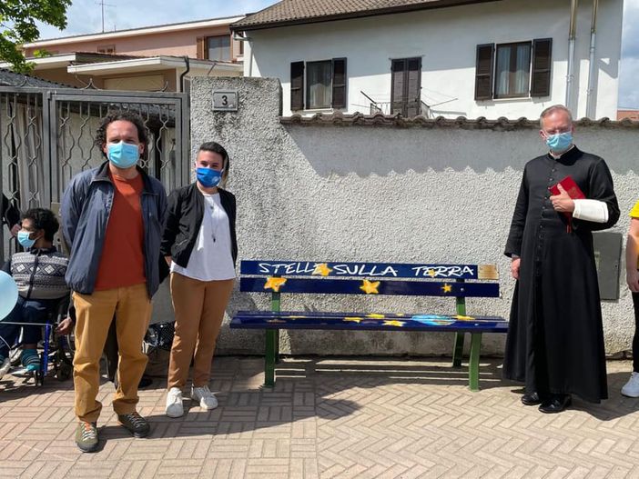 Un altra panchina è stata inaugurata a Cameri Un altra panchina è stata inaugurata a Cameri